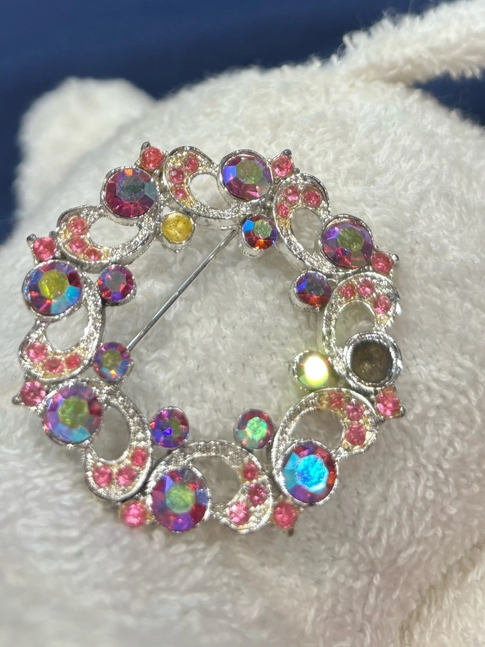 Rhinestone Floral Brooch in Silver & Pink Like New